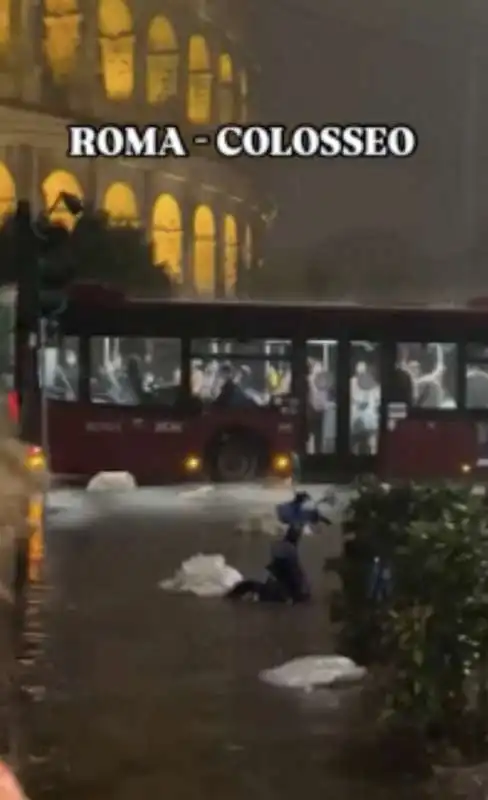 bomba d acqua a roma   9