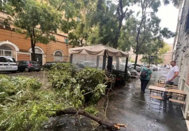 bomba d'acqua su roma   2