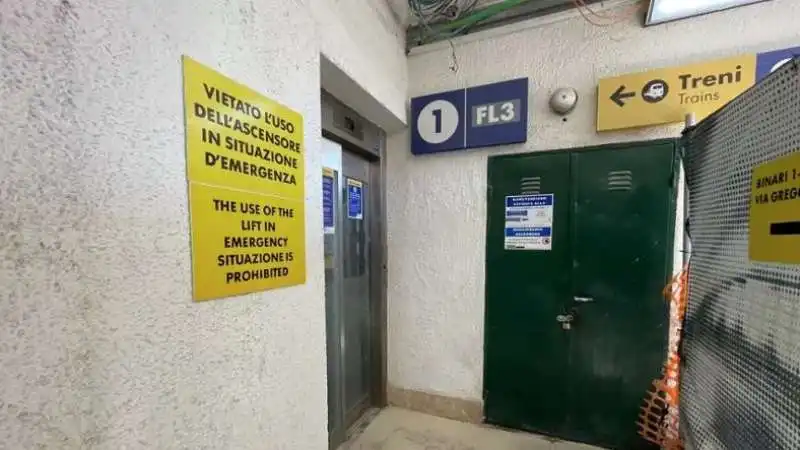 ERRORI GRAMMATICALI NEI CARTELLI DELLA STAZIONE SAN PIETRO