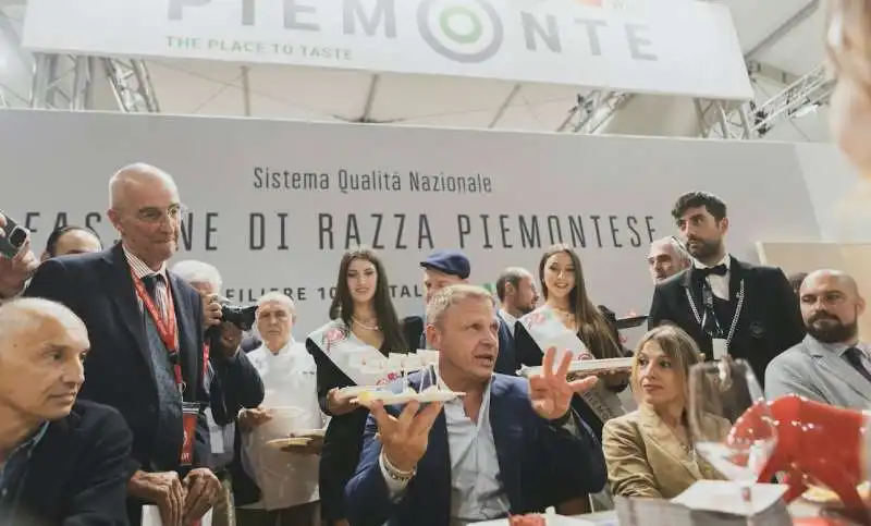 Francesco Lollobrigida in visita alla 15esima edizione di Terra Madre Salone del Gusto a torino - foto lapresse 