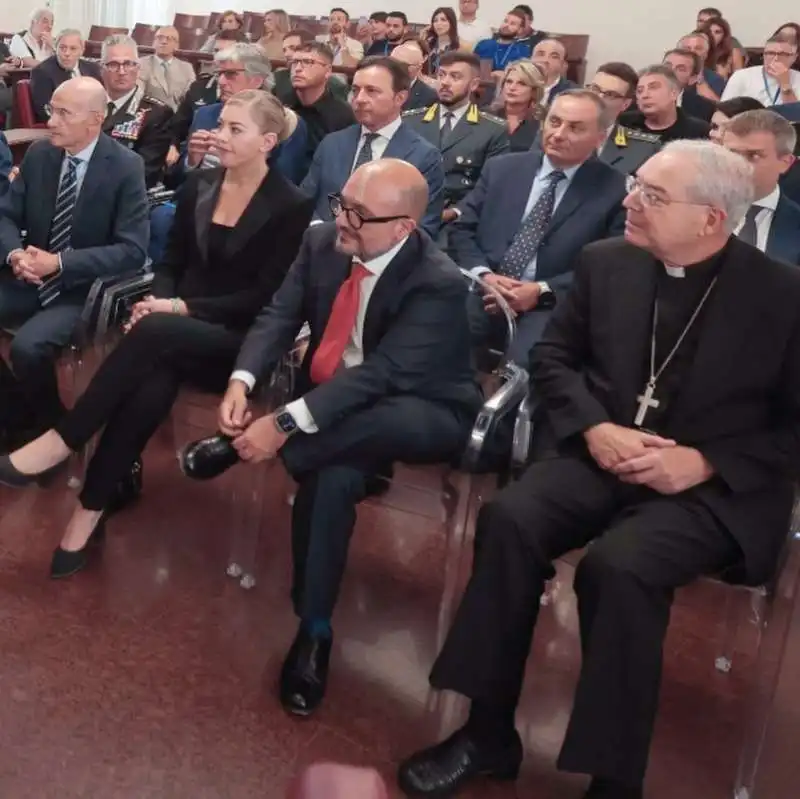 gennaro sangiuliano con maria rosaria boccia in prima fila  a pompei   