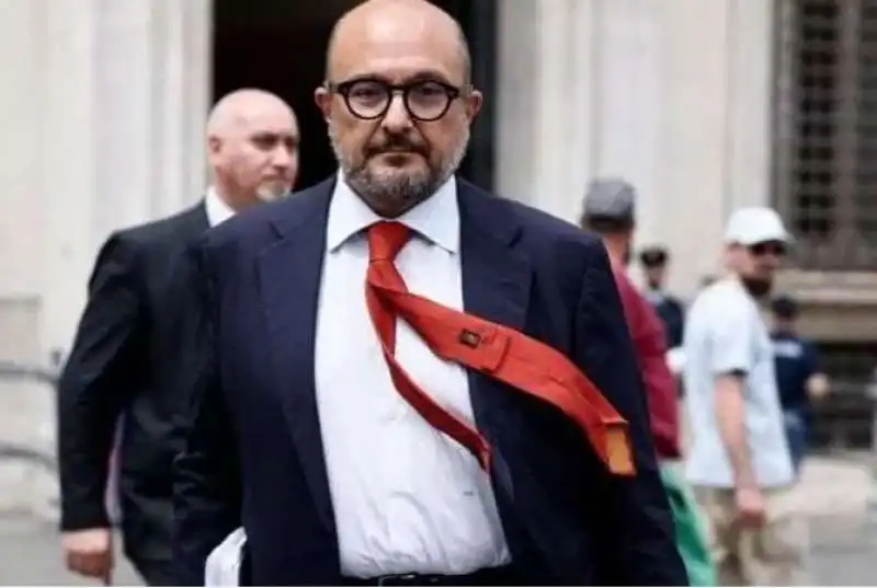 gennaro sangiuliano esce da palazzo chigi