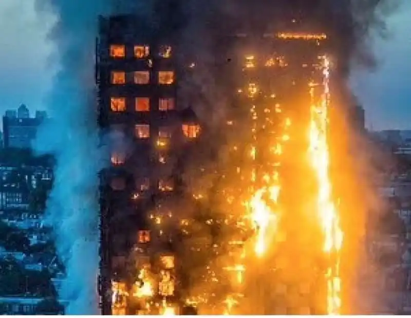 incendio al grattacielo Grenfell a Londra - 14 giugno 2017