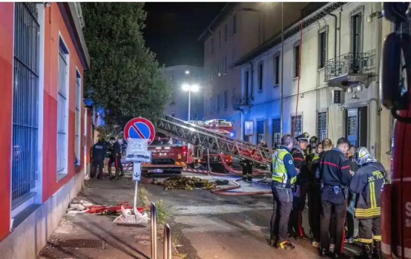 incendio emporio cinese milano