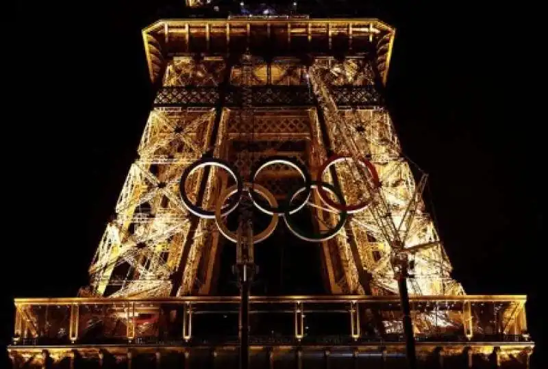 la tour eiffel con i cerchi olimpici 1