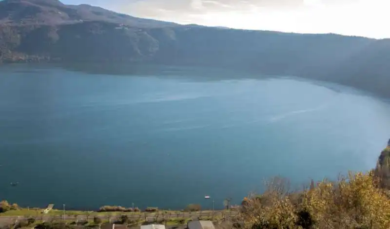 LAGO DI CASTEL GANDOLFO - 1