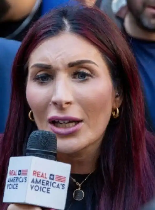 LAURA LOOMER 