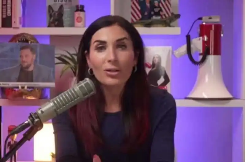 LAURA LOOMER 