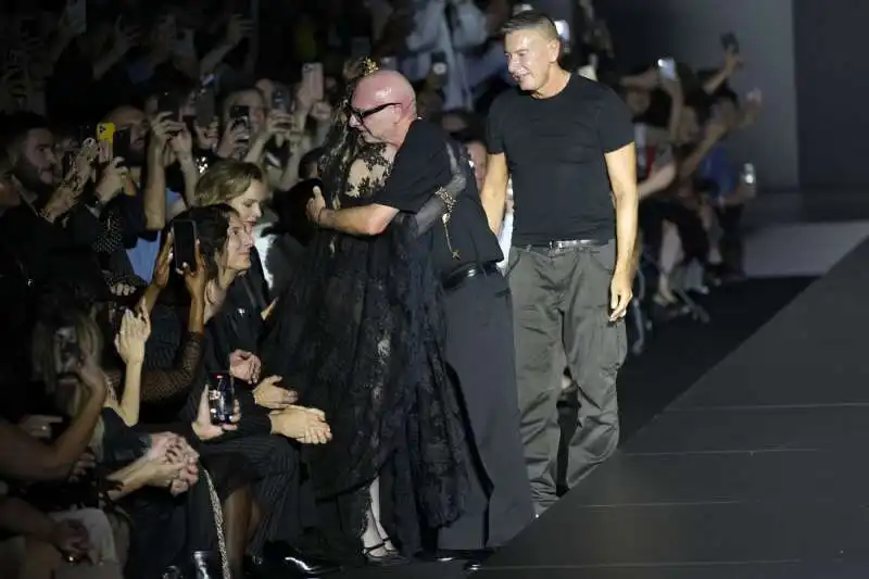 madonna alla sfilata di dolce e gabbana a milano   10