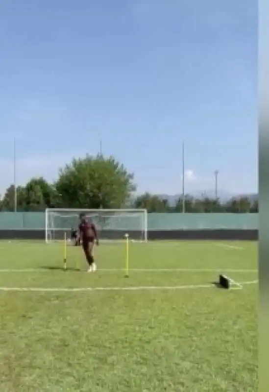 MARIO BALOTELLI SI ALLENA DA SOLO