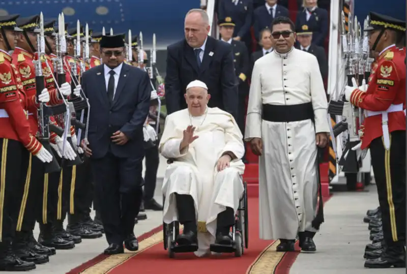 papa francesco in indonesia  2