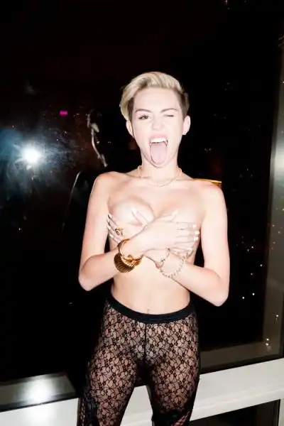 MILEY CYRUS BY TERRY RICHARDSON 