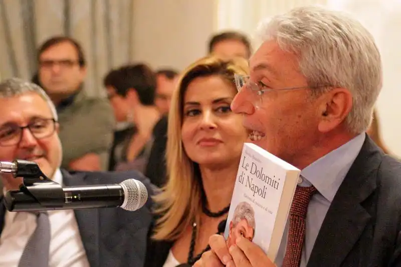 BASSOLINO PRESENTA IL LIBRO FOTO BY GENNY MANZO 