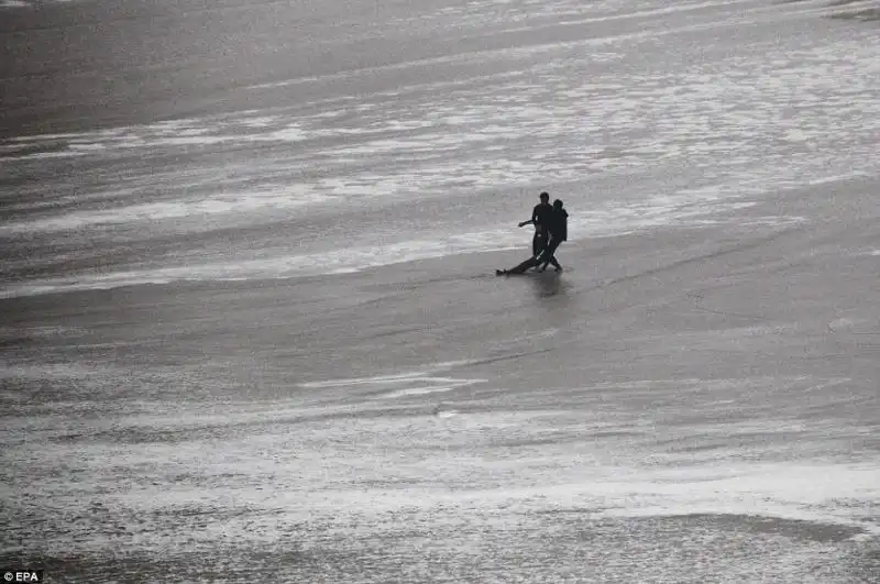 Carlos Burle Surfista nella tempesta 