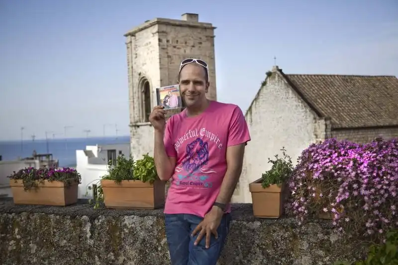 checco zalone luca medici e il suo cd immensemente angela in cado dalle nubi 