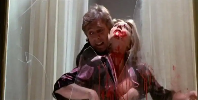 david hemmings e macha meril in una scena del film profondo rosso 