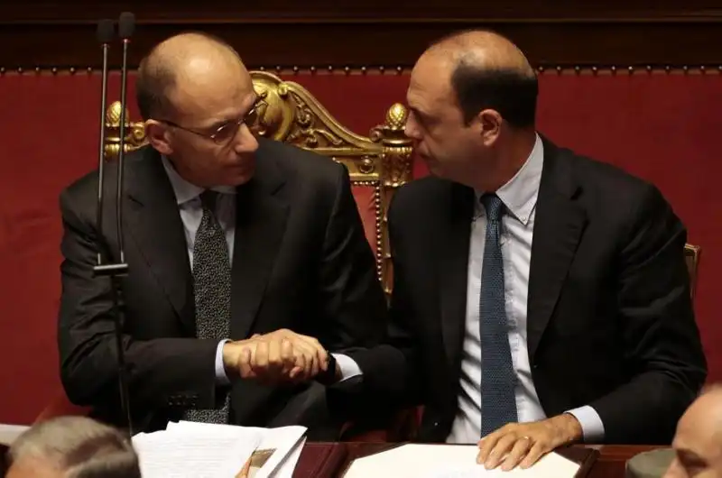 ENRICO LETTA E ALFANO NEL GIORNO DELLA FIDUCIA AL GOVERNO FOTO LAPRESSE 