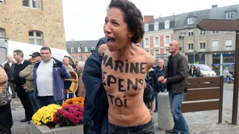 femen contro marine le pen X PVDJ U KTC x LaStampa it 