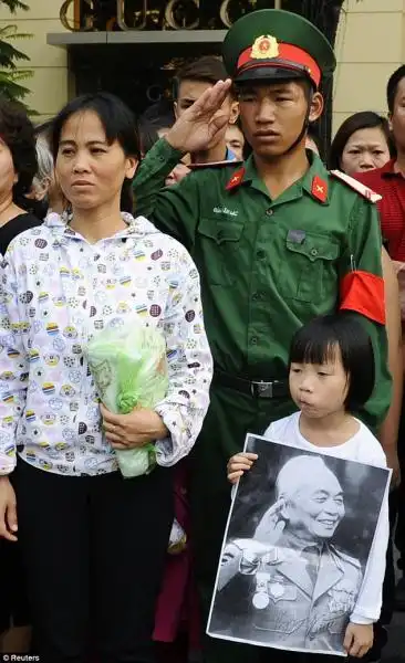 IL FUNERALE DEL GENERAL GIAP