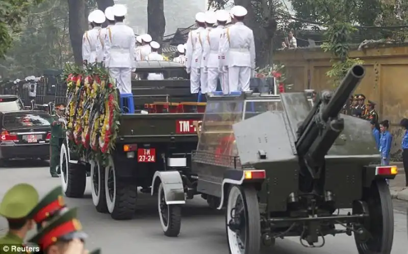 IL FUNERALE DEL GENERAL GIAP