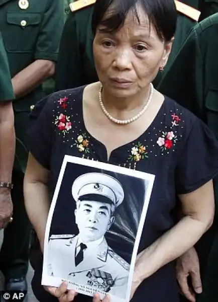 IL FUNERALE DEL GENERAL GIAP