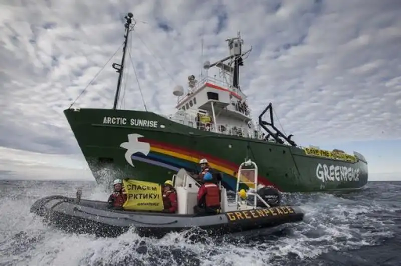 GREENPEACE ARTIC SUNRISE