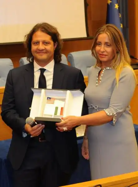 Guido Damiani premiato da Catia Polidori 