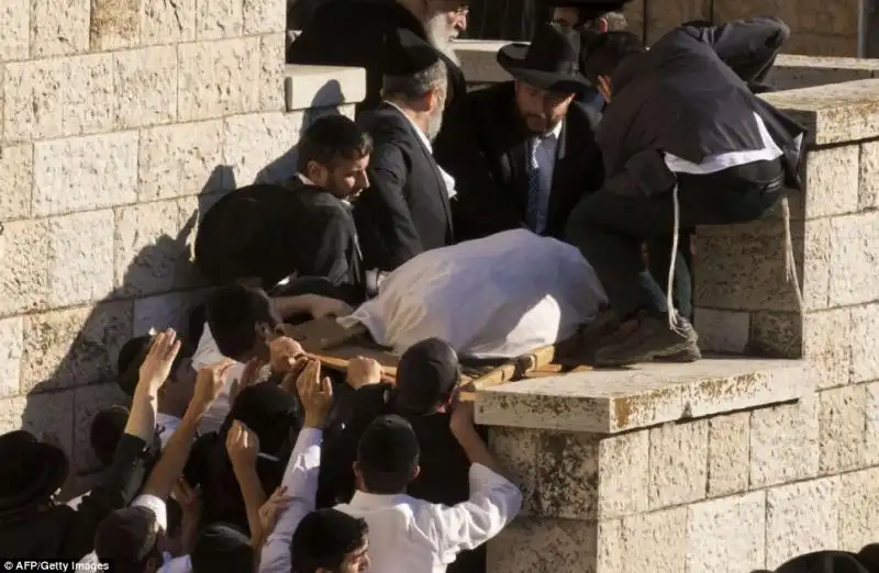 ISRAELE I FUNERALI DEL RABBINO OVADIA YOSEF 