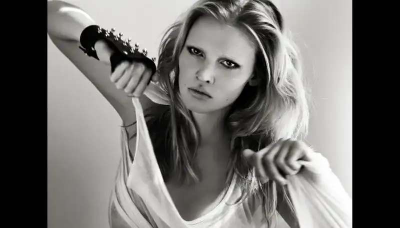 LARA STONE 