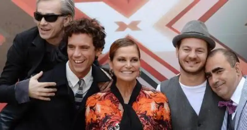 MIKA E IL CAST DI X FACTOR 