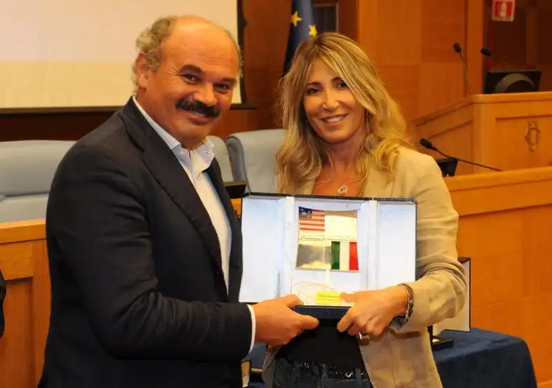 Oscar Farinetti premiato da Patrizia Prestipino 