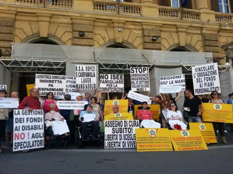 proteste davanti al ministero dei malati di sla tra di loro raffaele pennacchio 