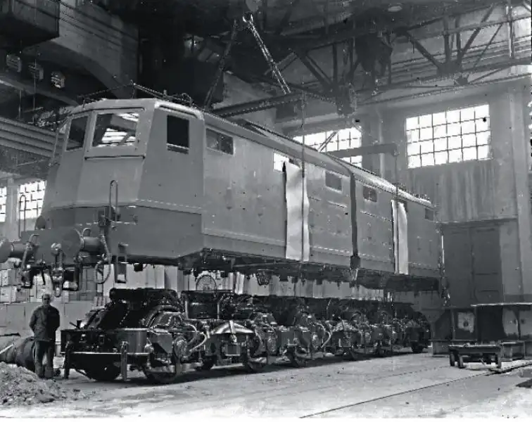 QUANDO LINDUSTRIA SI METTEVA IN POSA LOCOMOTIVA STABILIMENTO FERROVIARIO DI GENOVA 