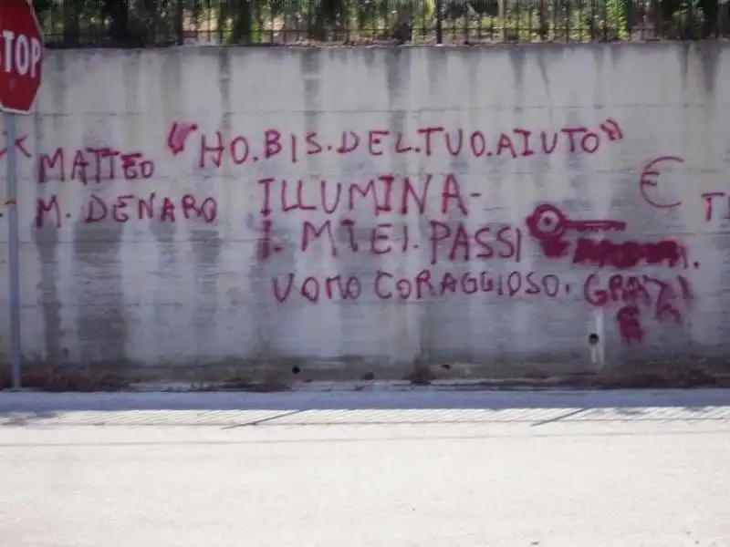 scritte inneggianti a matteo messina denaro 