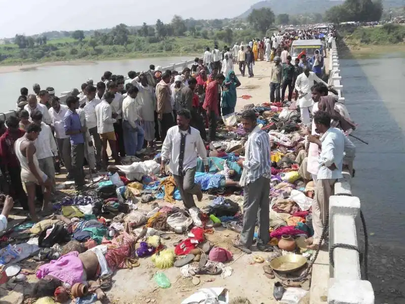 STRAGE DI PELLEGRINI IN INDIA 