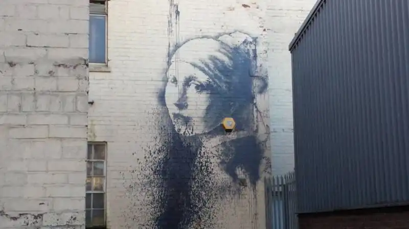 banksy   la ragazza di vermeer 5