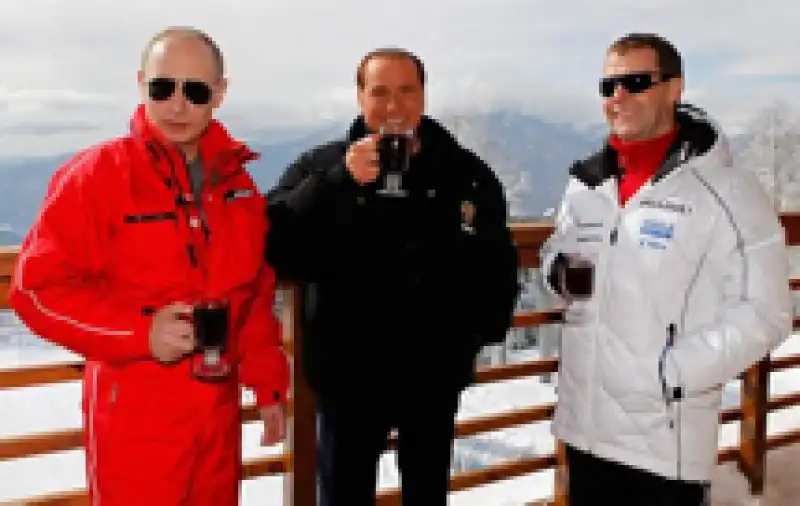 berlusconi con vladimir putin e medvedev