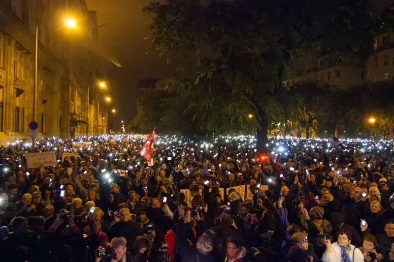  budapest, 26 ottobre 2014: proteste di piazza contro la internet tax decisa dal premier viktor orban 14