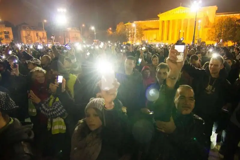  budapest, 26 ottobre 2014: proteste di piazza contro la internet tax decisa dal premier viktor orban 6