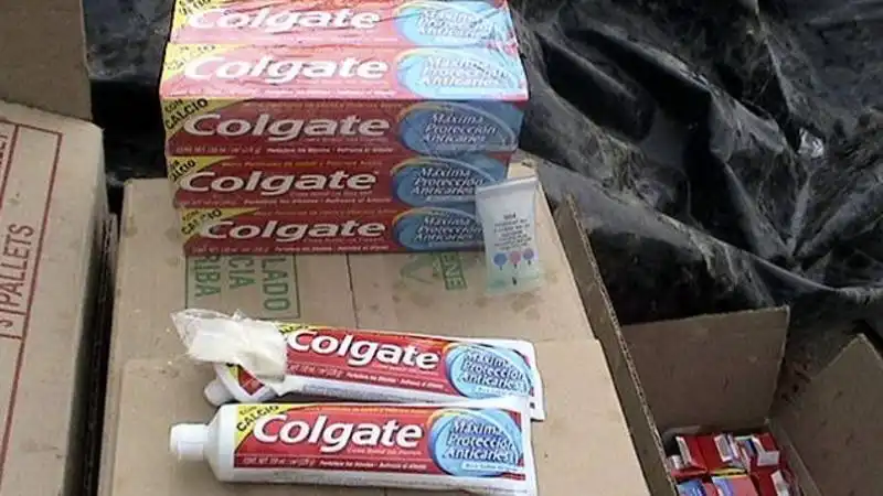 cocaina dentro il dentifricio 