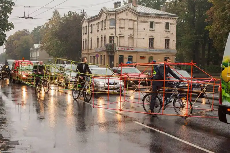 differenza di spazio occupato tra auto e bici 5