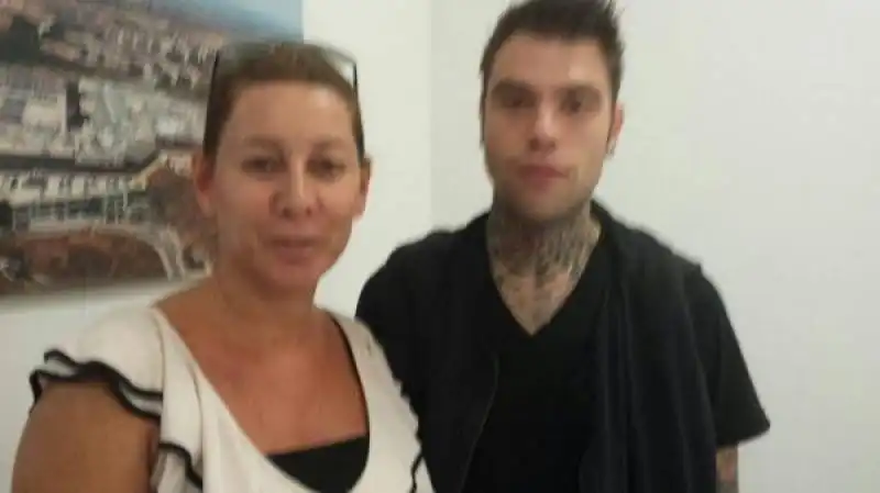 gaia tortora twitta foto con fedez a tgla7