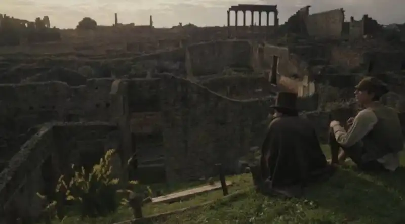 IL GIOVANE FAVOLOSO - Il giovane Favoloso, regia di Mario Martone, 2014 - Pompei in una scena del film