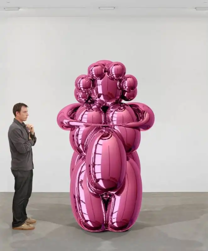 jeff koons balloon venus magenta 1344106745 b