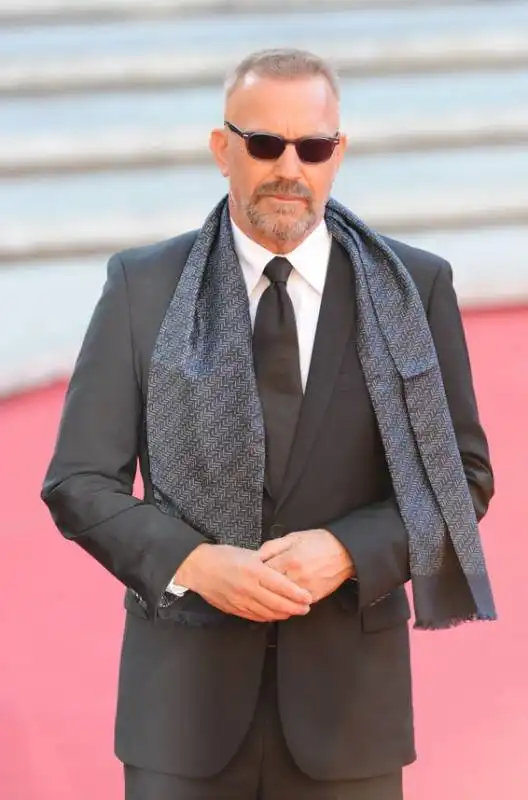 kevin costner (2)