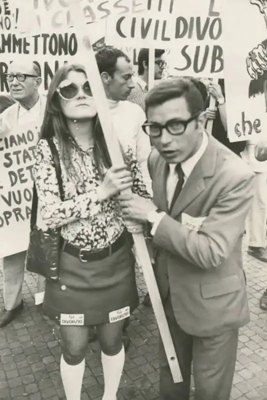 manifestanti pro divorvio 1974