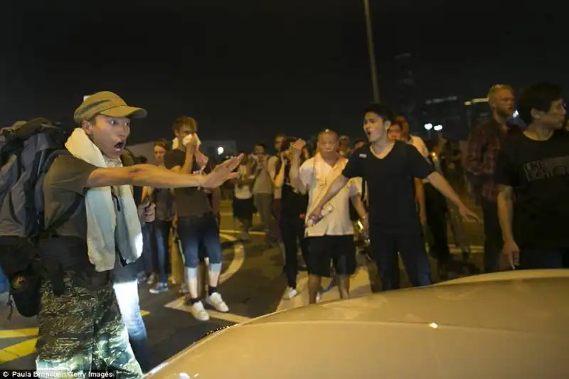 occupy central continuano le proteste di hong kong 13