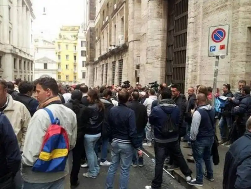 operai delle acciaierie terni in corteo a roma, feriti in scontri con polizia 28