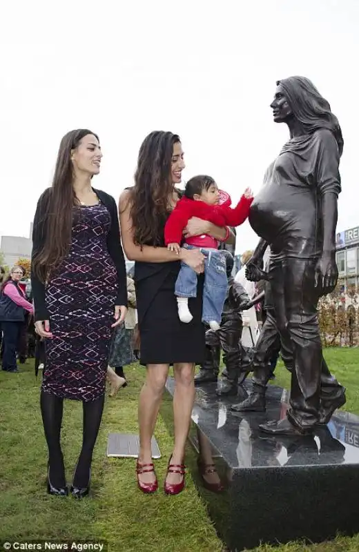 roma and emma jones sculture a birmingham 10