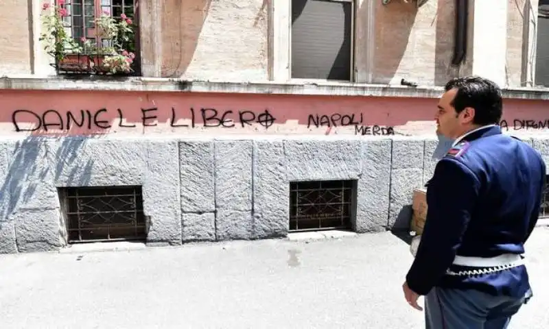 scritte a roma a favore di daniele de santis